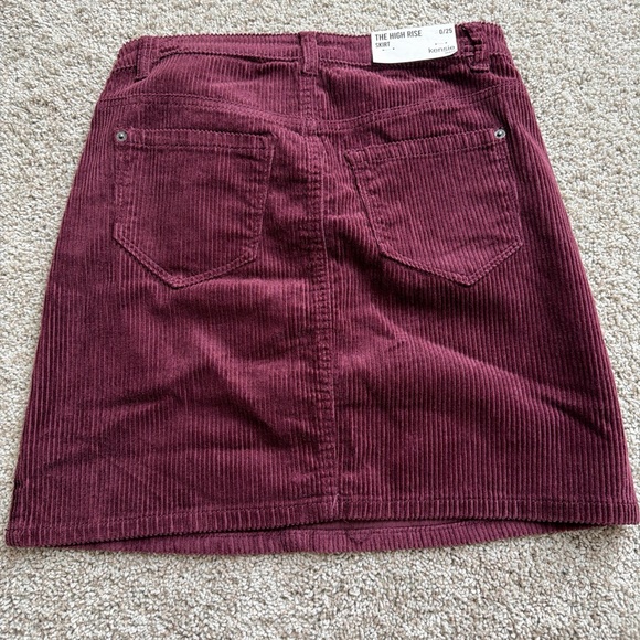 Kensie Jeans Women’s Corduroy High Rise Skirt - Rich Burgundy. NWT. Size 0/25 - Picture 4 of 4